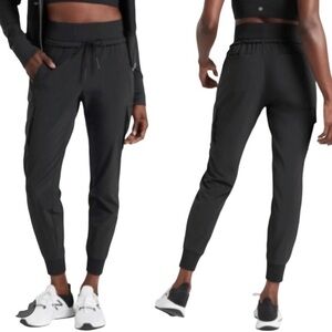 Athleta Sutton Utility Cargo Jogger Pants in black Size 6